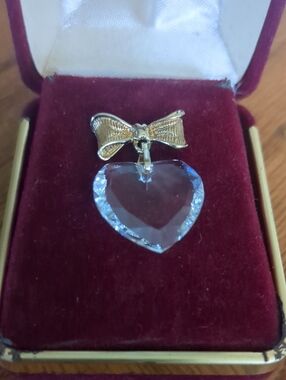 1982 Avon Presidents Sales Crystal Heart Tack Pin